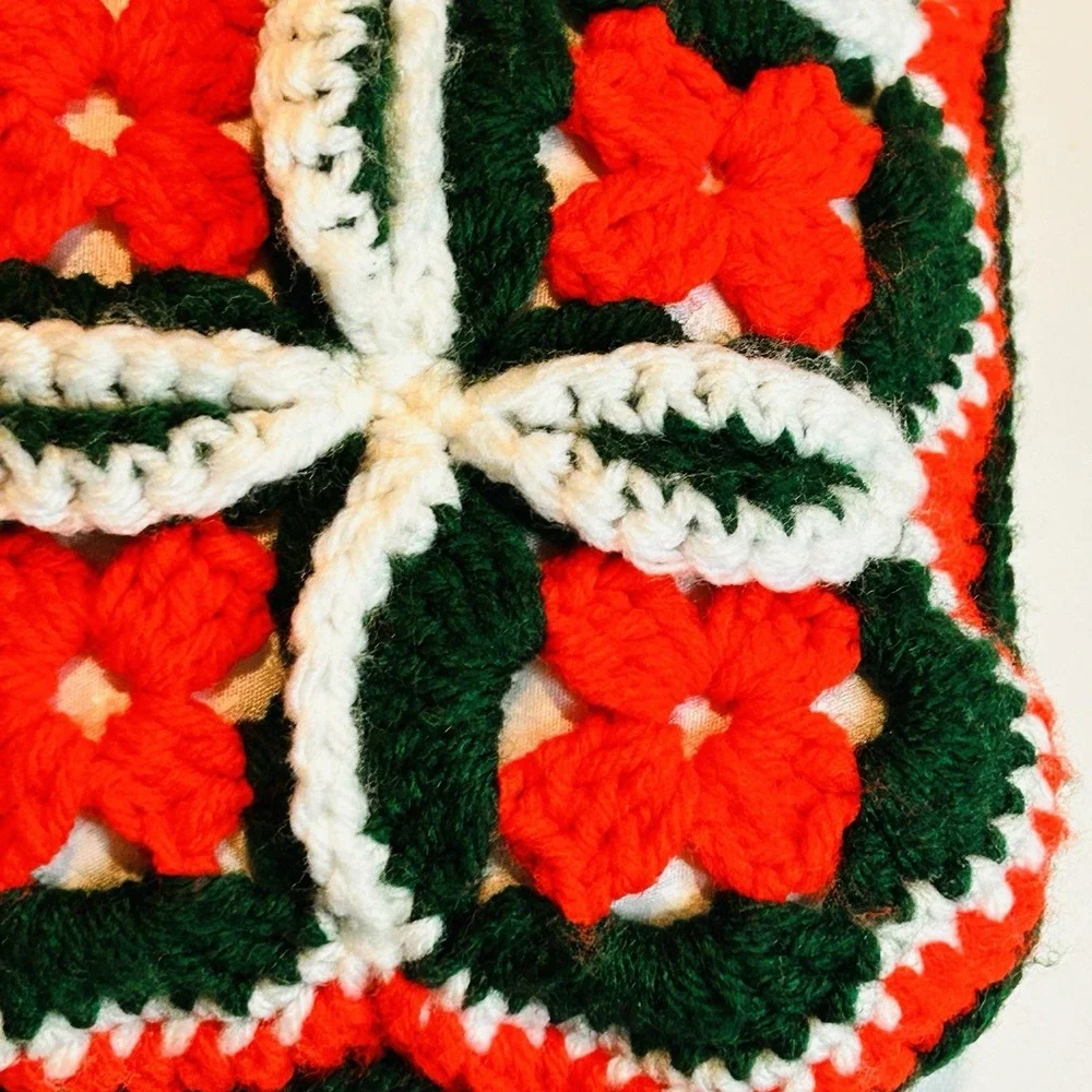2 Crochet Christmas Throw Pillows Handmade Square Red White Green  12